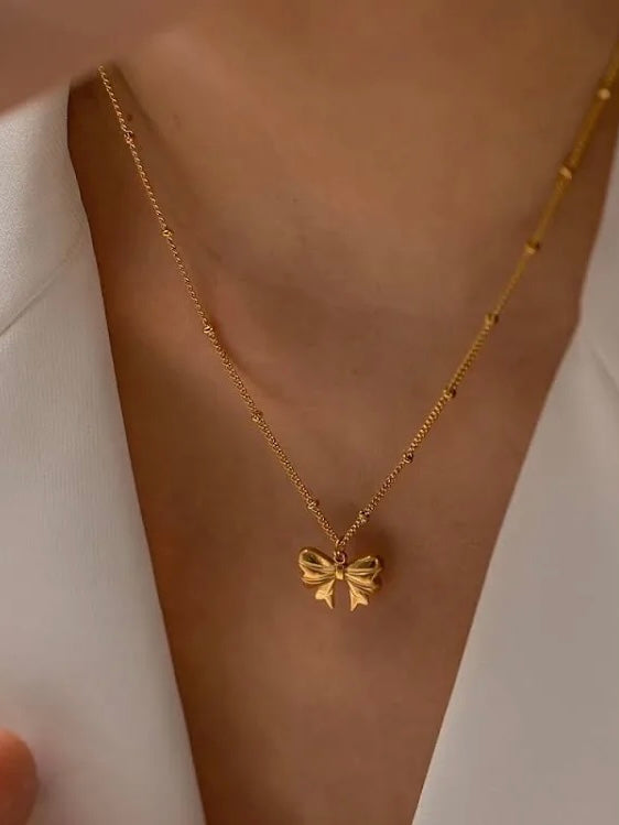Coquette bow necklace