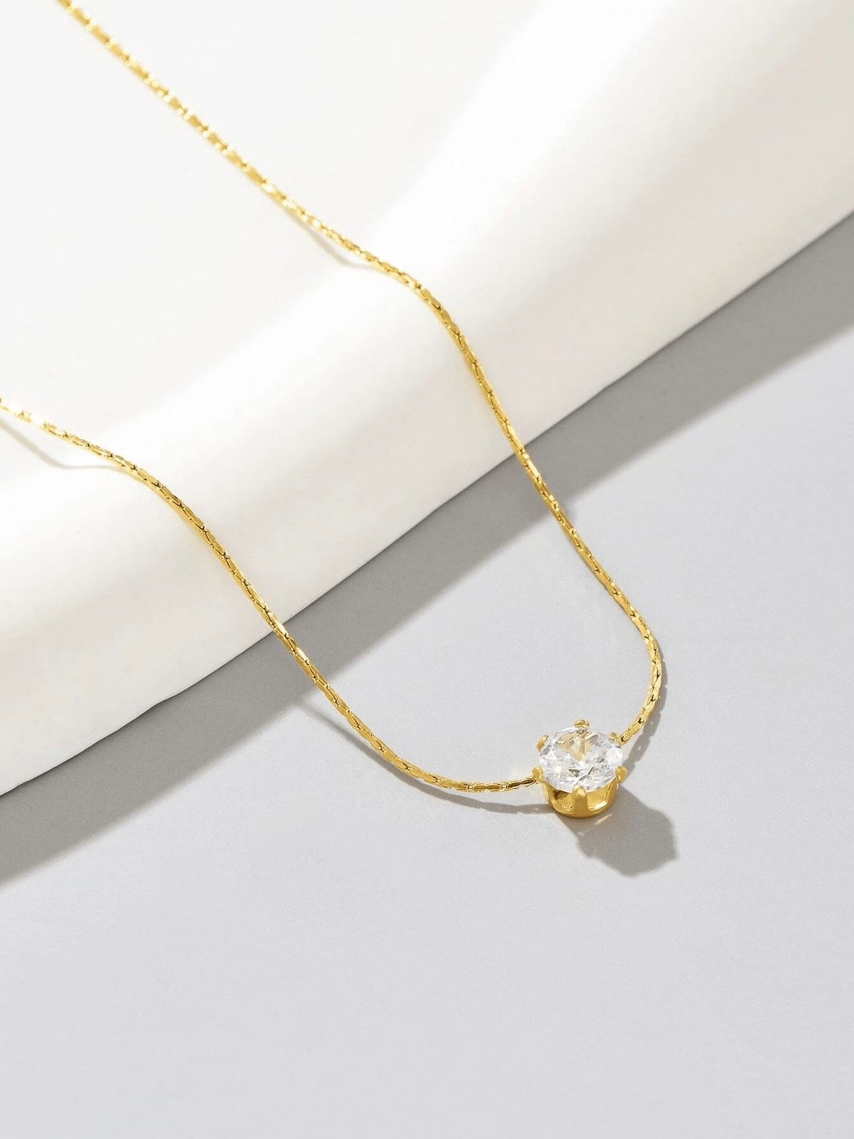 Minimal solitaire necklace