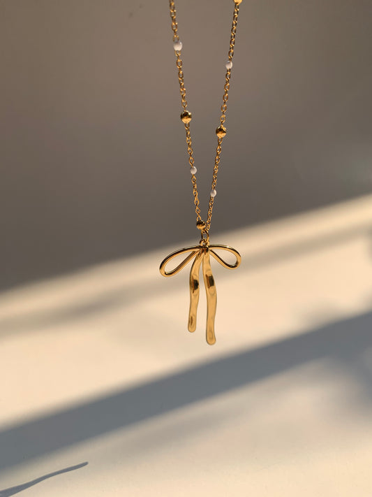 àline bow necklace