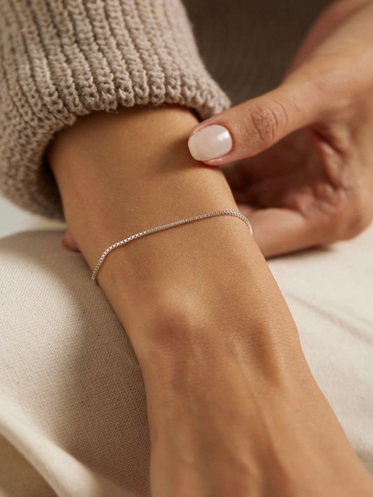 Sleek chain bracelet