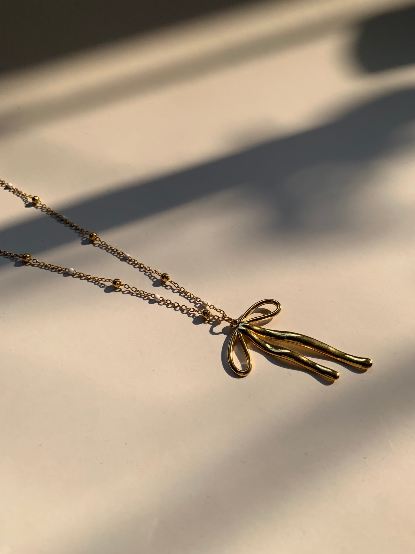 àline bow necklace